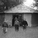 Коля Головчинер: Туристский лагерь 46 школы. Коля в центре, 1957г.